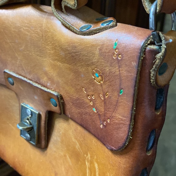 1970’s tooled leather, purse. Hand tooled Made of genuine leather. - Picture 4 of 10